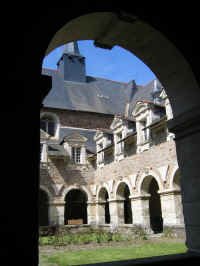 Web St Just Clo�tre Arcade53.jpg (130185 octets)